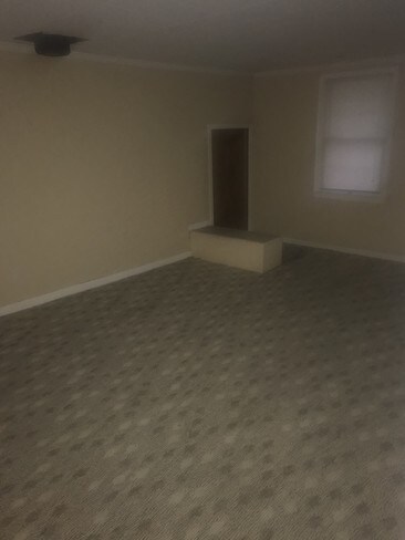 Building Photo - 124 Riverview Dr