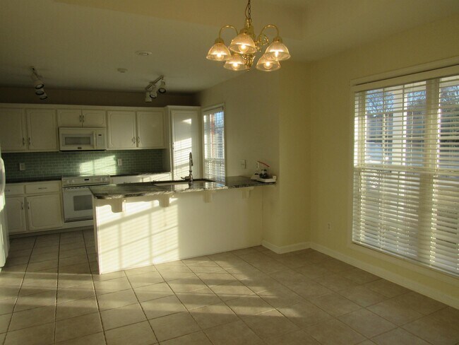Building Photo - 203 Daphne Dr