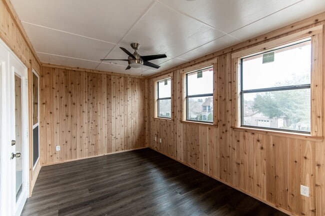 Building Photo - 1507 Wimbledon Dr