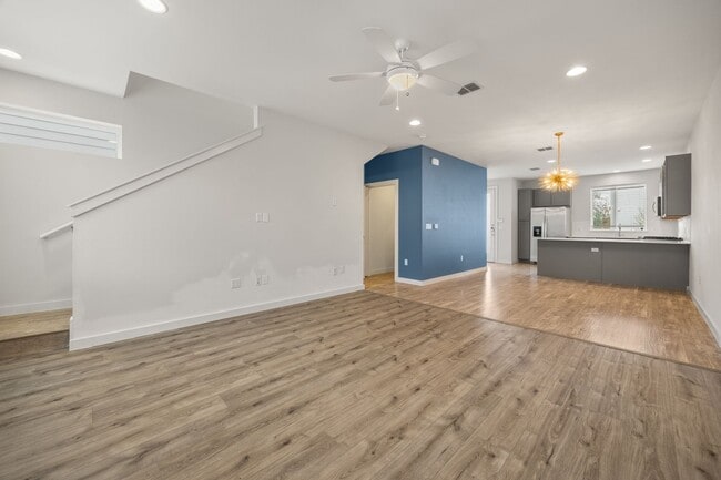 Foto del edificio - Modern South Austin Townhome | 2BR + 2.5BA Near Downtown