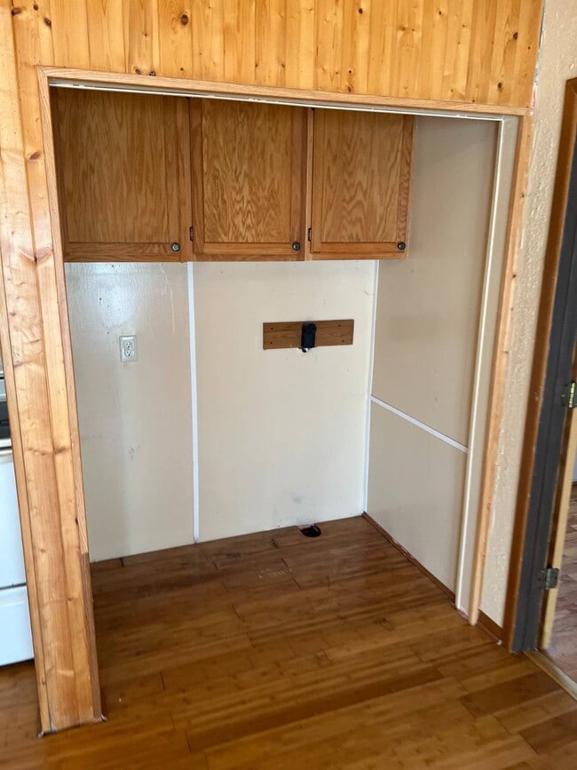 Building Photo - 200 E Zora St