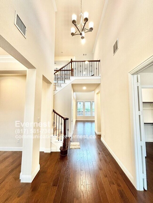 Foto del edificio - Gorgeous 5-Bedroom Home with Modern Comfor...