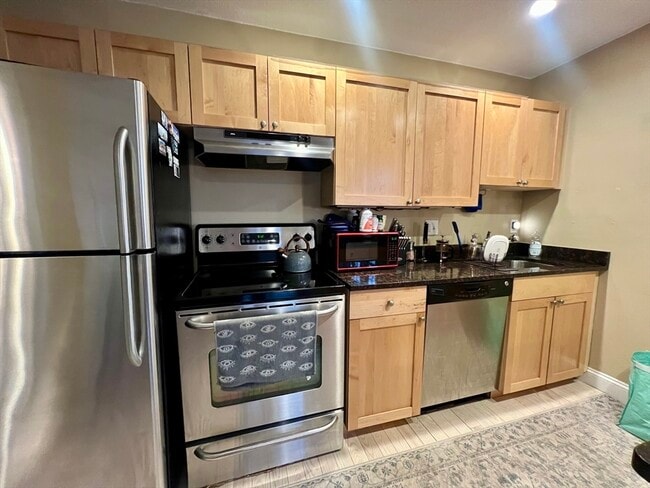 Building Photo - 116 Sycamore St