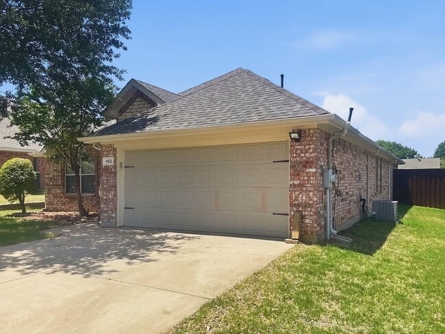 Building Photo - 402 Calvary Dr