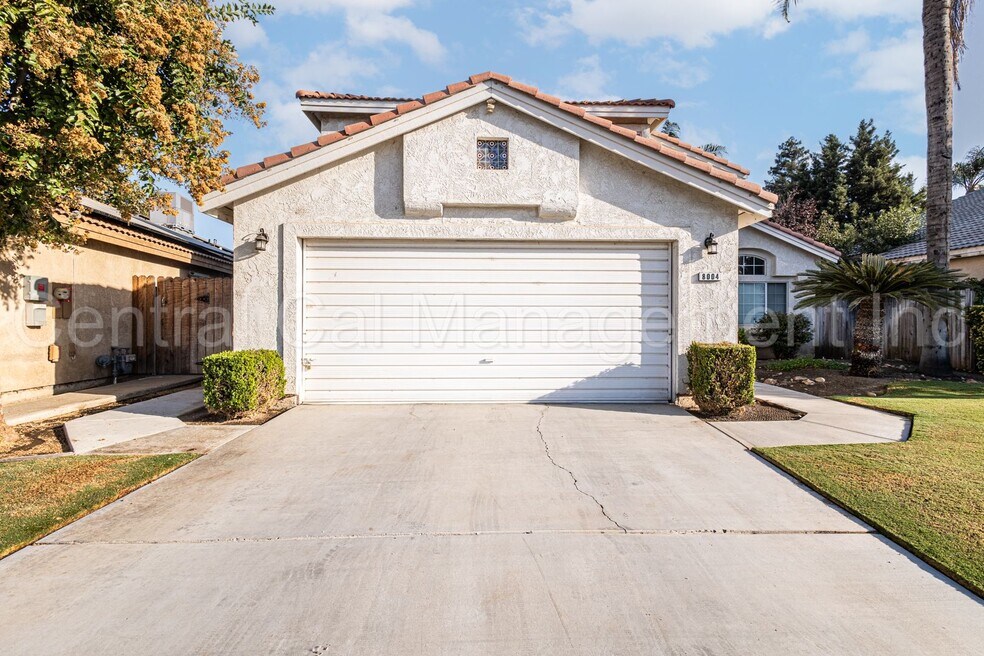 3 Bedroom/2.5 Bath Home in Silver Creek - $2295 Per Month!