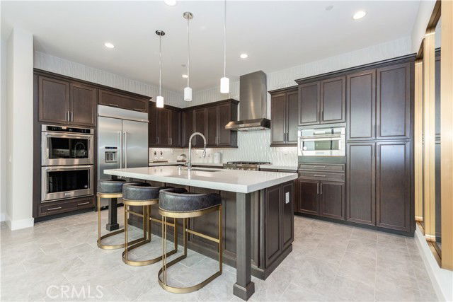 Building Photo - 255 Sawbuck