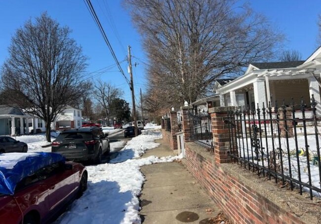 Building Photo - 1317 Oakwood Ave