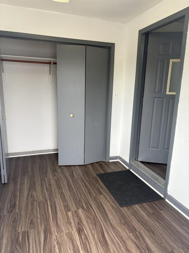 Building Photo - 621 Aero Dr