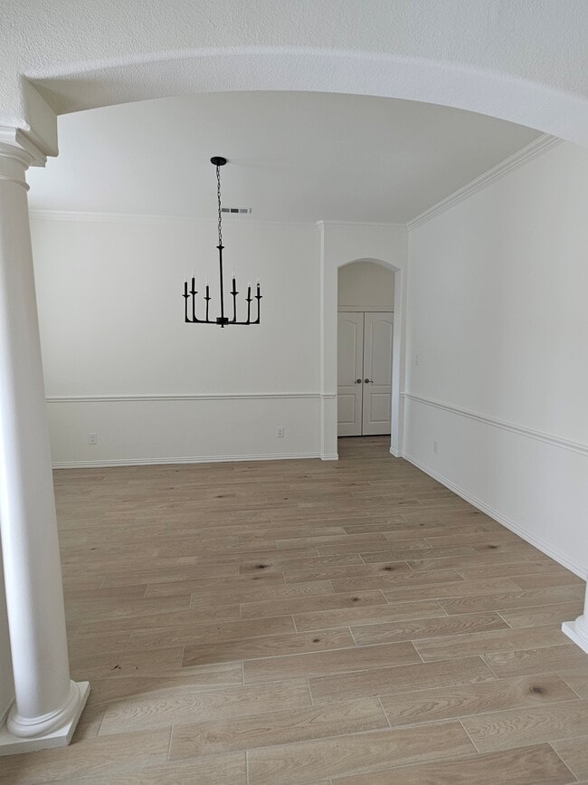 Building Photo - 1732 Auburn Dr