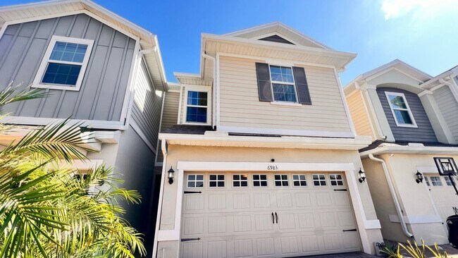 Foto del edificio - Charming 3-Bedroom Townhome with Community...