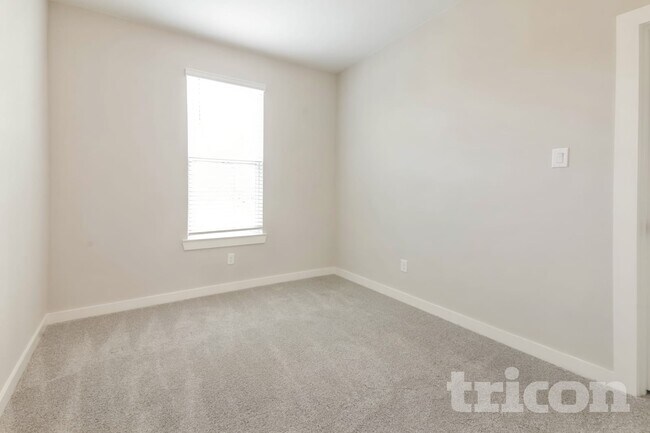 Interior Photo - Tricon Trinity Falls