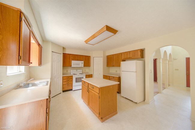 Building Photo - 207 Santa Anna Dr