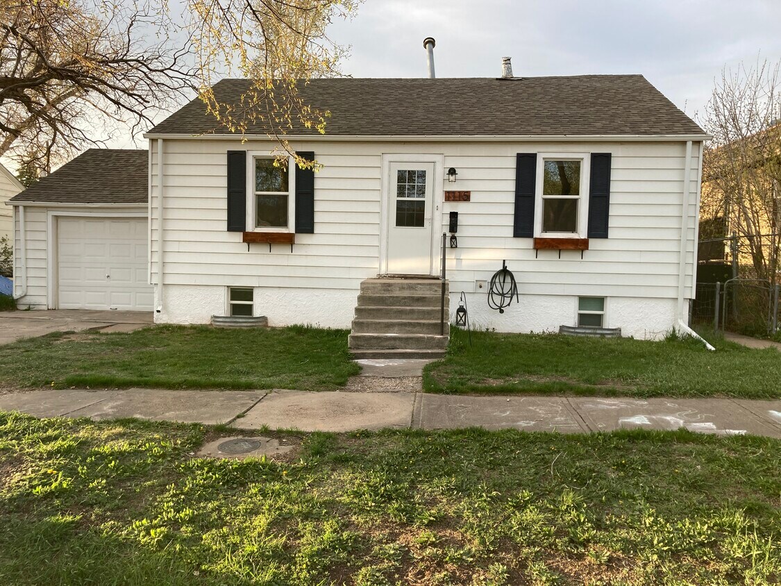 Primary Photo - 1115 E Gibbon St
