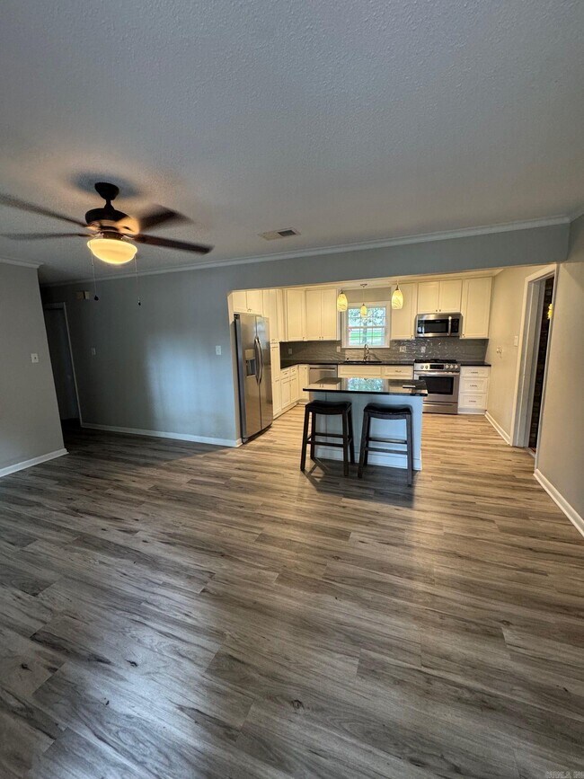 Foto del edificio - 2608 Hurricane Lake Rd