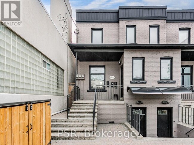 Photo du bâtiment - 2042-2042 Dundas St W