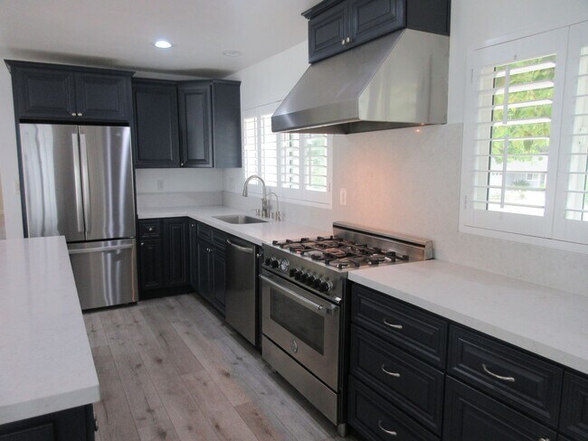 Building Photo - Beautifully updated Porter Ranch 3bed / 2 bath Home on Canby