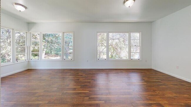 Foto del edificio - 1158 Norwood Ave