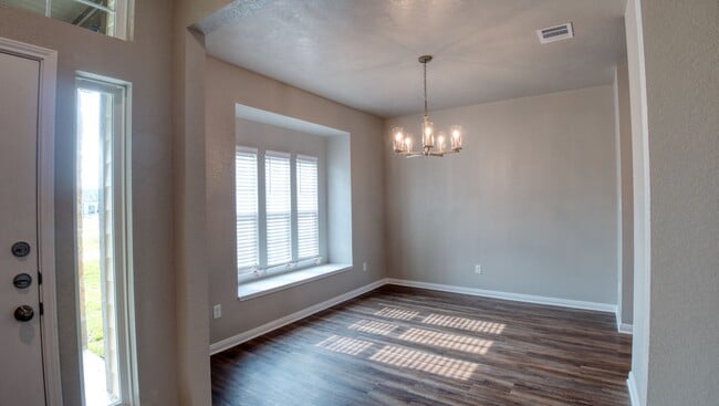 Building Photo - Spacious Single-Family Home Available Now!