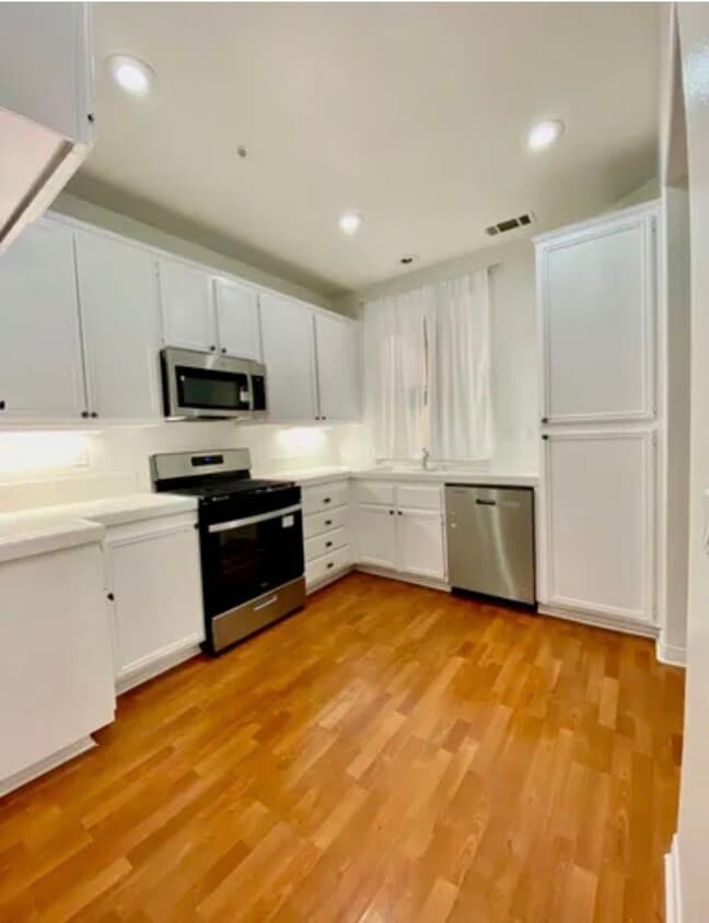 Building Photo - 401 N Cotswolds Ln