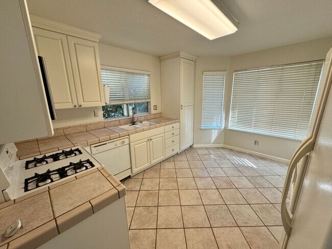 Foto del edificio - Well Kept 3 Bedroom, 2 Bathroom in Roseville Available Now!