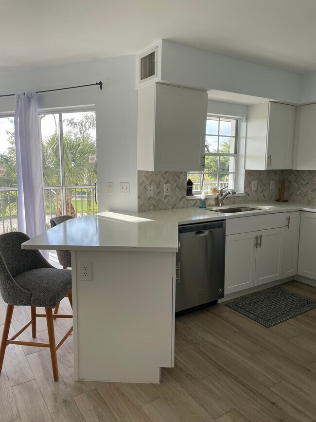 Breakfast bar area - 441 Quail Forest Blvd