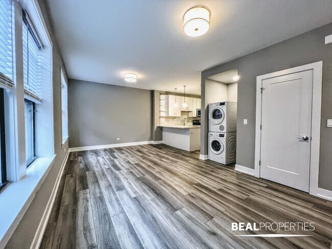 Building Photo - 3935 N Janssen