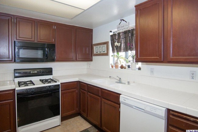 Foto del edificio - 13550 Foothill Blvd