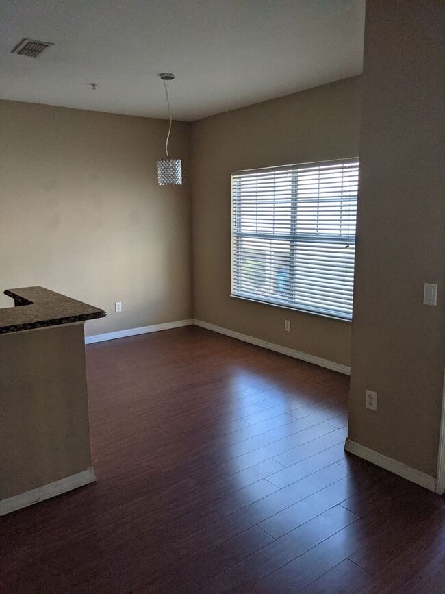 Foto del edificio - 2424 Grand Central Pkwy