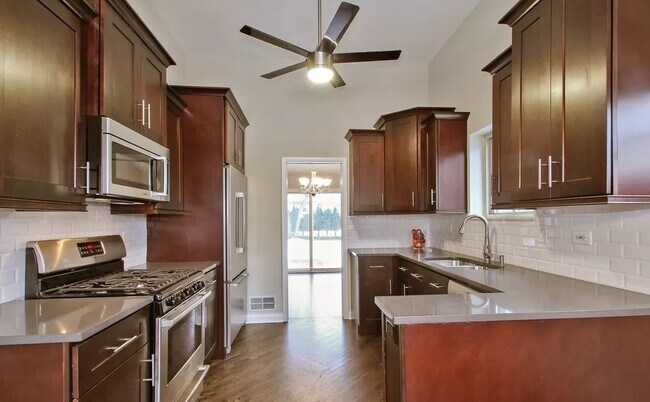 Building Photo - 626 Lavergne Ave