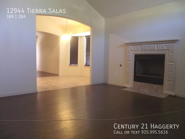 Building Photo - East El Paso 3 bed Refirg A/C