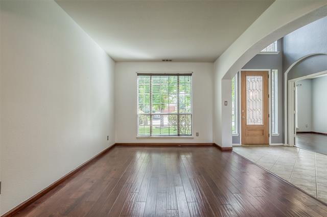 Building Photo - 820 Royal Crest Ct