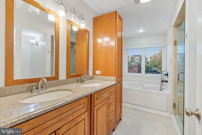 Building Photo - 2322 Wallace St