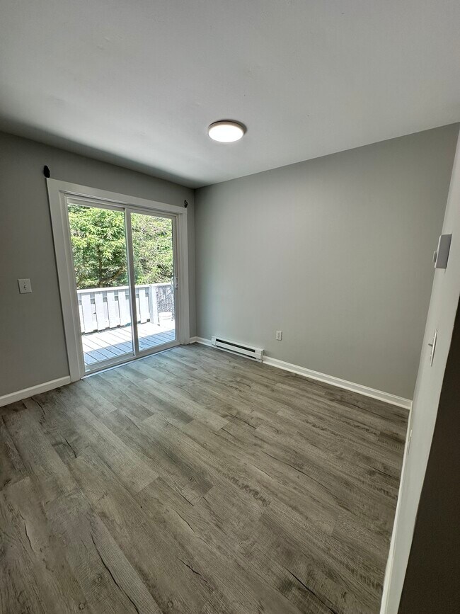 Foto del edificio - 70 Pond Meadow Rd