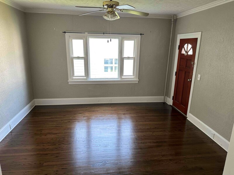 Primary Photo - 106 Walnut St