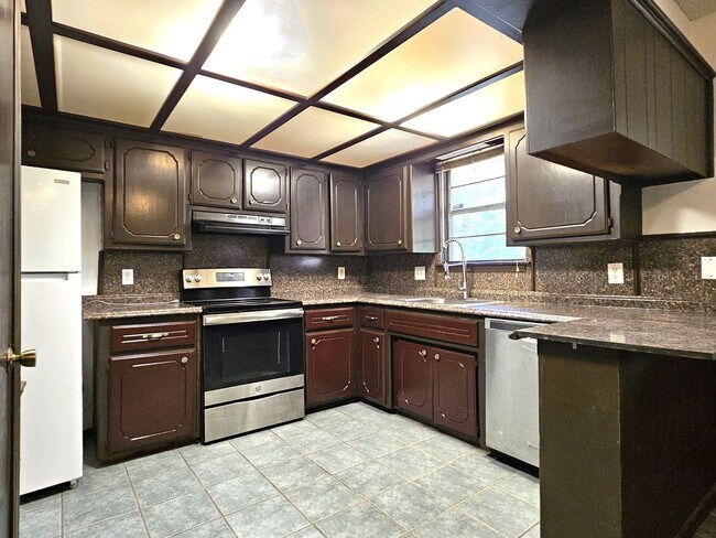 Foto del edificio - 1/2 off first FULL month's Rent! (Short Te...