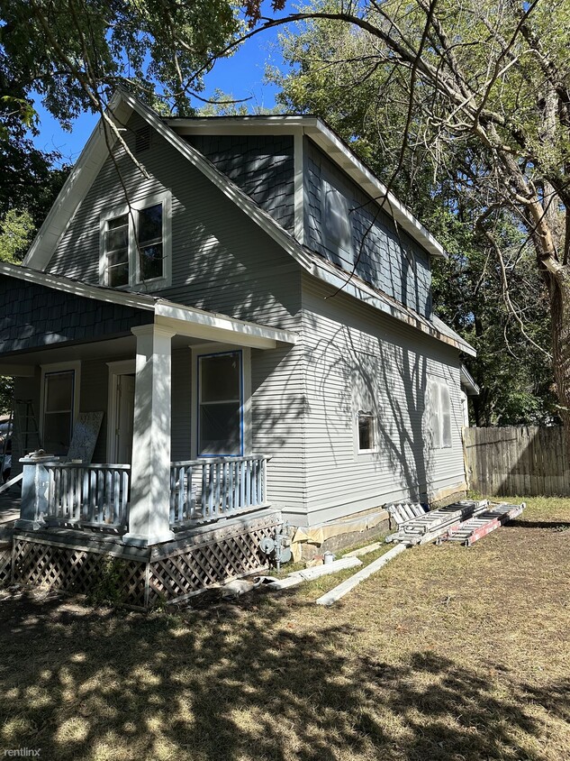 Building Photo - 2 br, 1.5 bath House - 319 East 4th Street