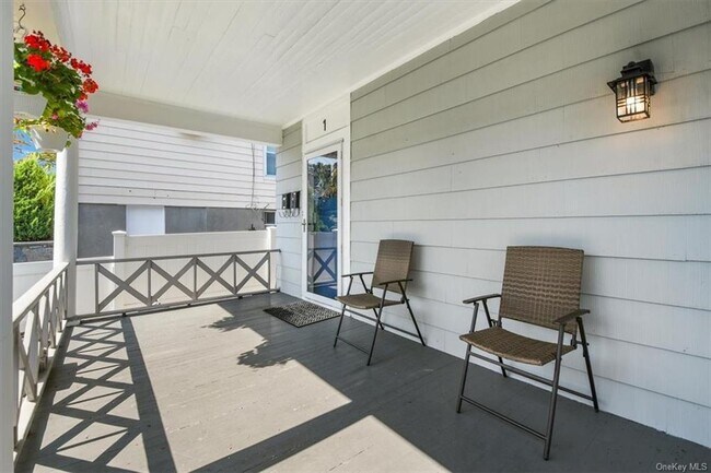 Foto del edificio - 1 Bayview Ave