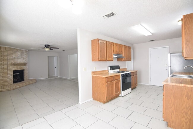 Building Photo - 1508 Rose Ave
