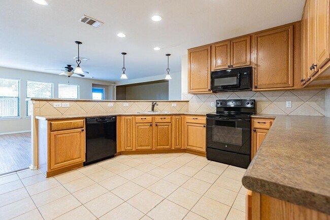 Building Photo - 2019 Woodway Dr