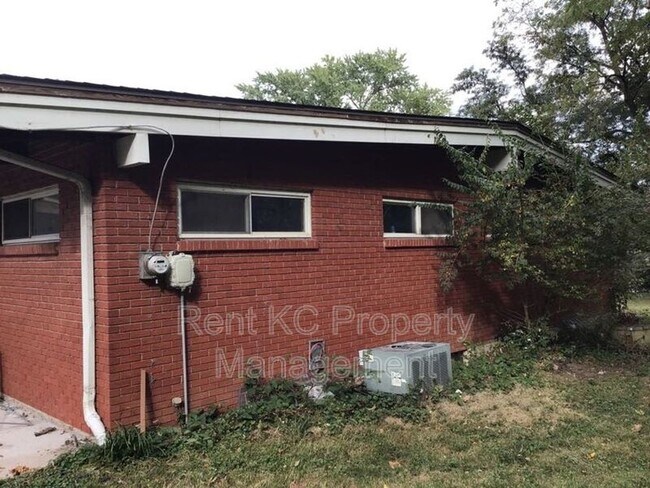 Foto del edificio - 5323 NW Edgewood Cir