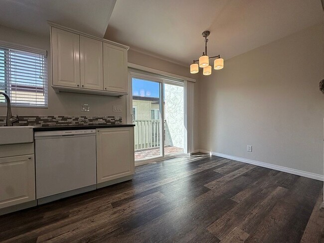 Building Photo - 2422 Graham Ave