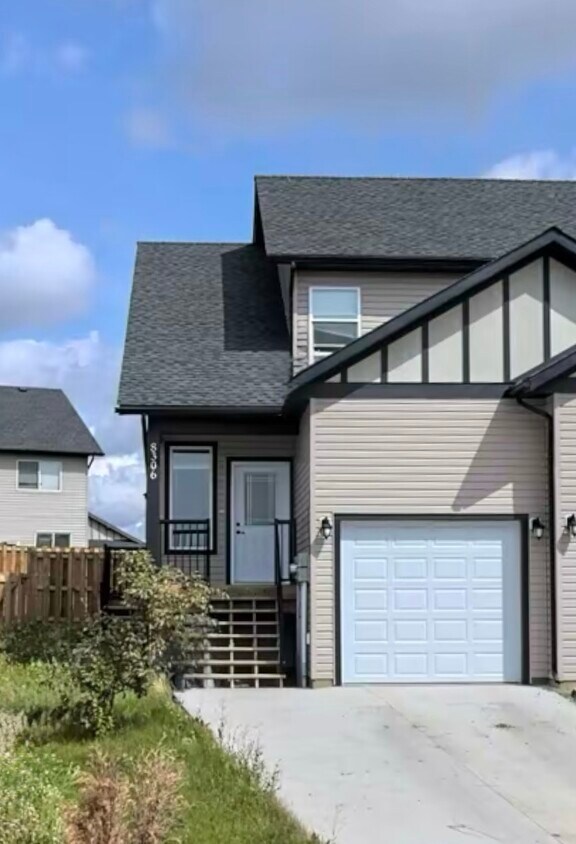 Building Photo - 8306-8387 87 Ave