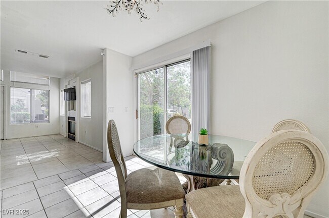 Foto del edificio - 4040 Castle Cove Dr