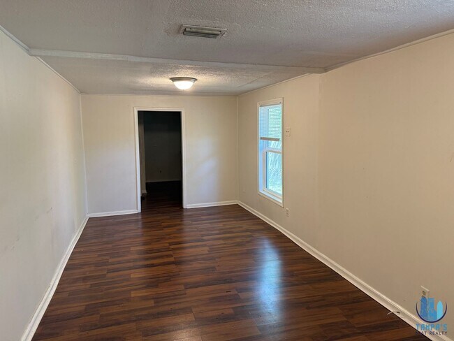 Building Photo - 3 Bedroom, 1 Bath House for rent in Jacksonville *Move-In Special*