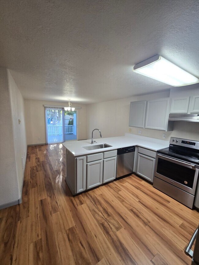 Building Photo - 2754 SW 28th St