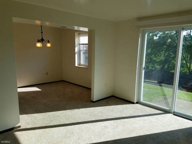 Building Photo - 102 Bellwood Dr