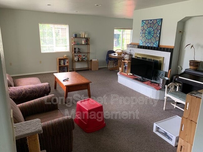 Building Photo - 1012 NW 34th St