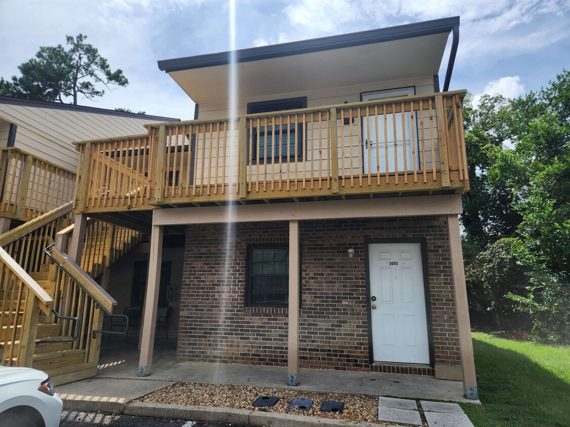 Primary Photo - 305 Hayden Rd