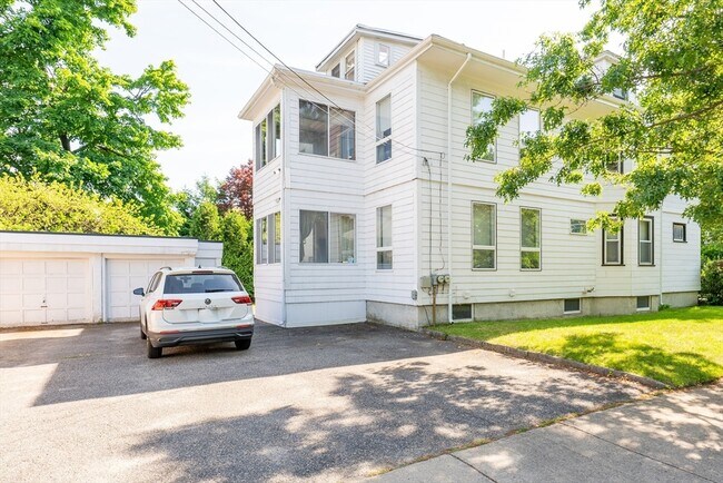 Building Photo - 61 Pine St