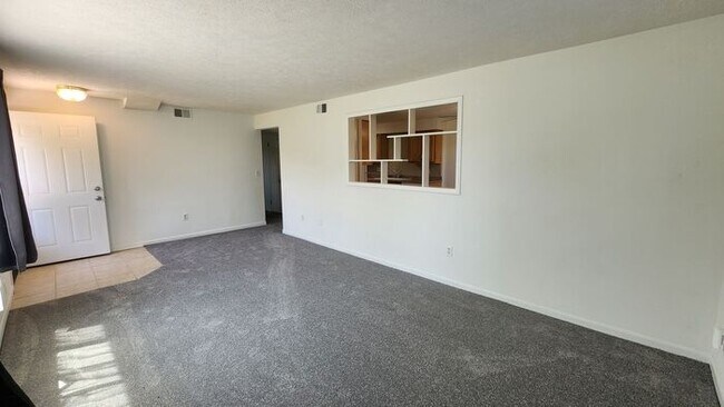 Foto del edificio - Amazing 3 bedroom Duplex - Super clean and ready to move in!